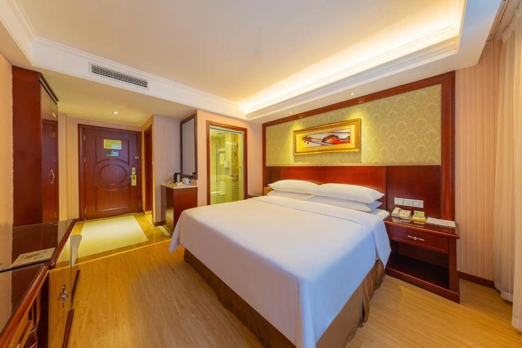 Yichang Vienna Hotel Wanda Branch Exterior photo