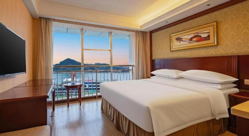 Yichang Vienna Hotel Wanda Branch Exterior photo